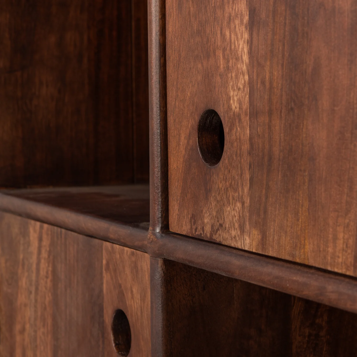 Wandschrank Schrank STAES H 210 cm Mangoholz walnussfarben