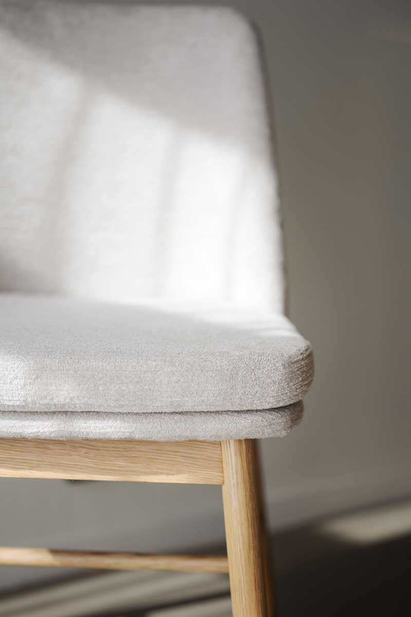 Esszimmerstuhl ALVA Stoff beige Beine aus Eiche