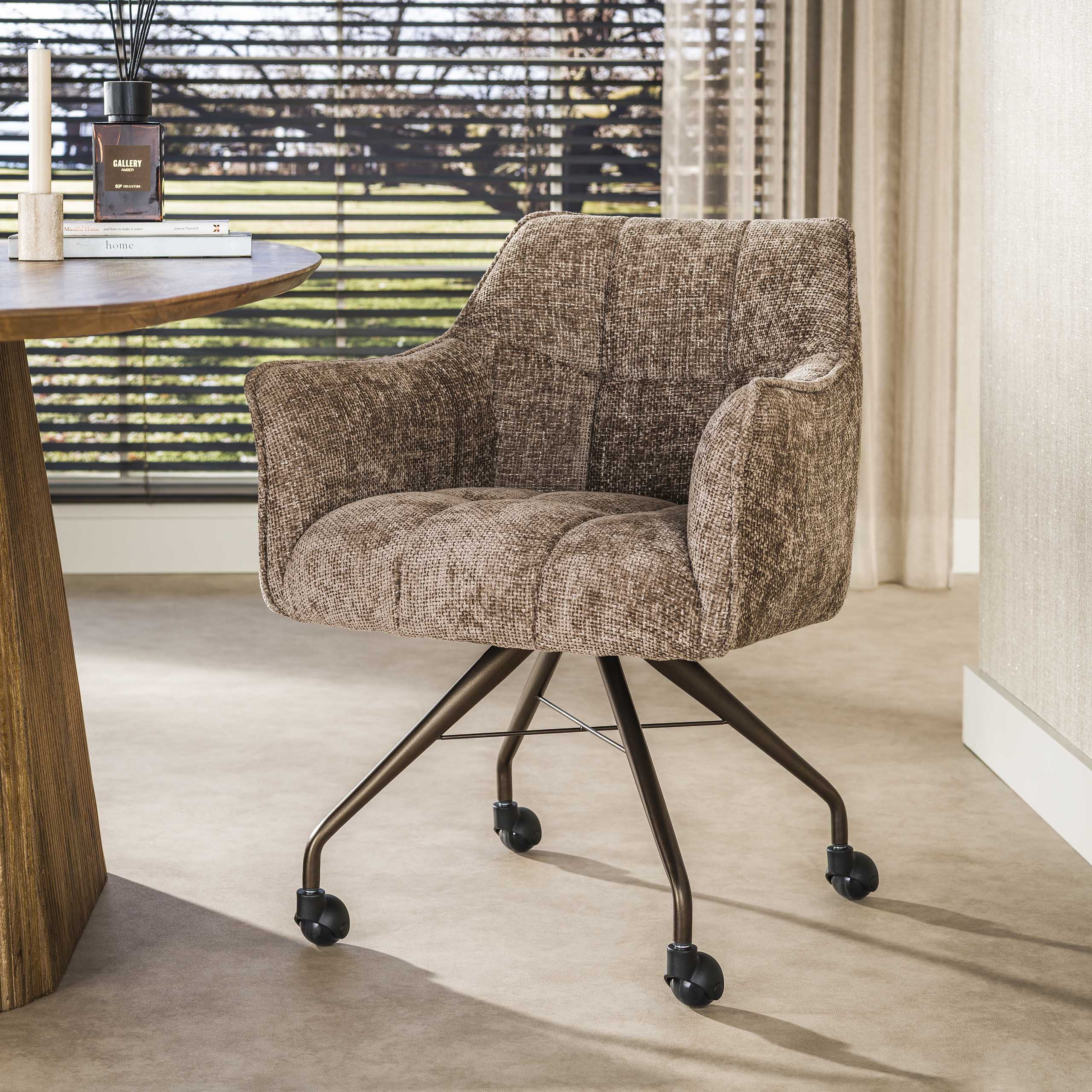 2er Set Armlehnstuhl Fino auf Rollen Chenille champagner Beine braun