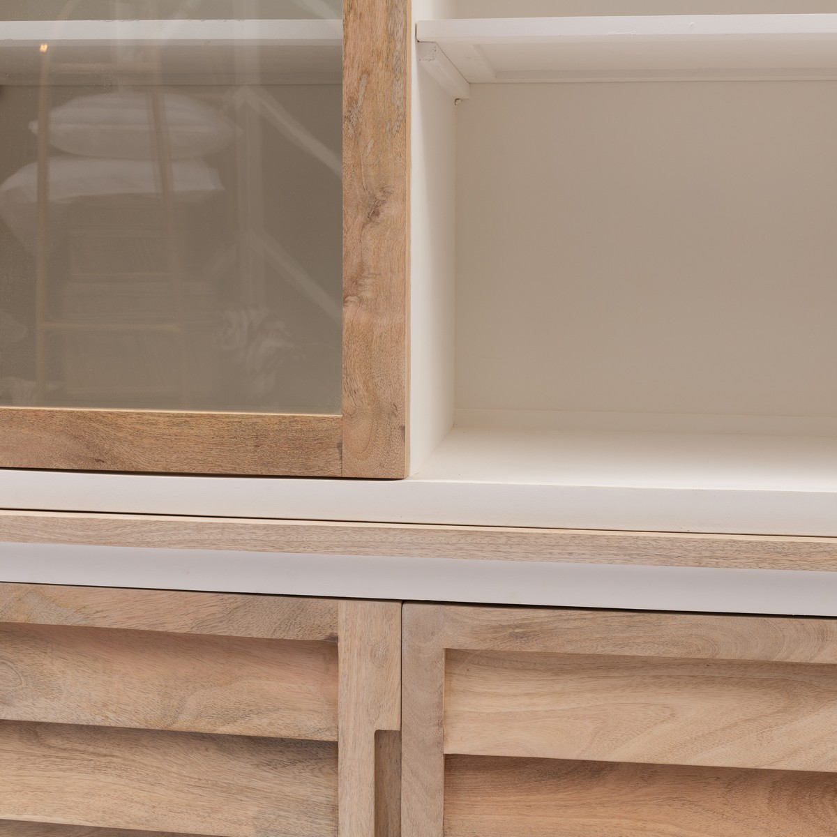 Buffetschrank Pacifica XL 180 cm Mangoholz Weiß Braun mit Glastüren
