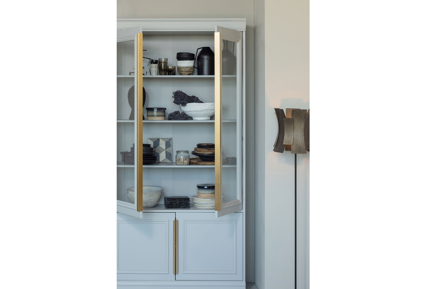 BePureHome Vitrinenschrank Organize B 110 cm Kiefer grau Vitrine