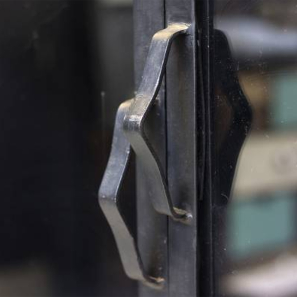 Industrie Vitrine Metall Schrank schwarz Glasvitrine