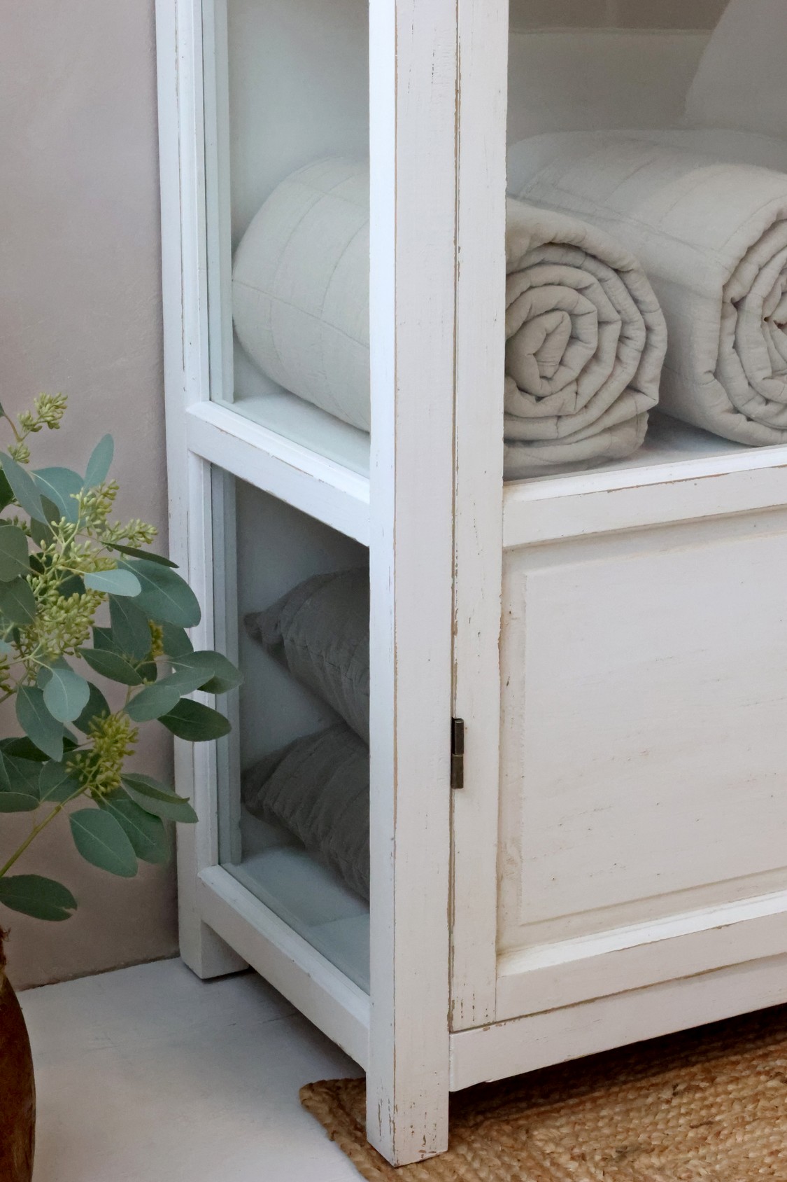 Vitrine Vitrinenschrank m. Glastüren antik creme