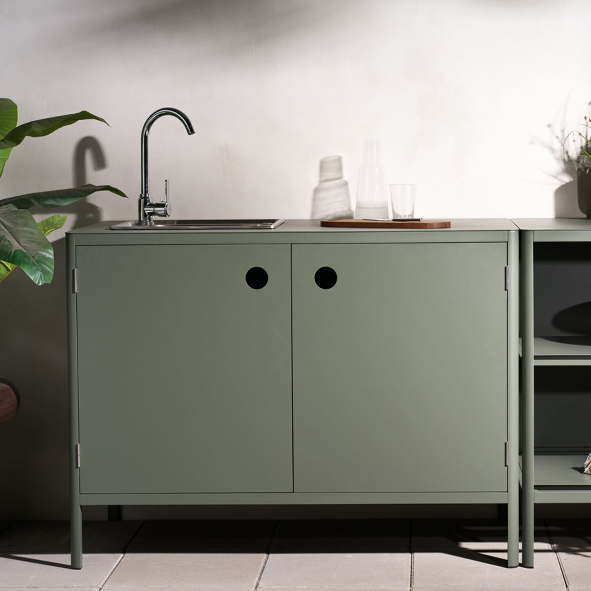 Outdoor Küche Kelia Modul mit Türen Spüle und Armatur 121 cm Aluminium nordic grün