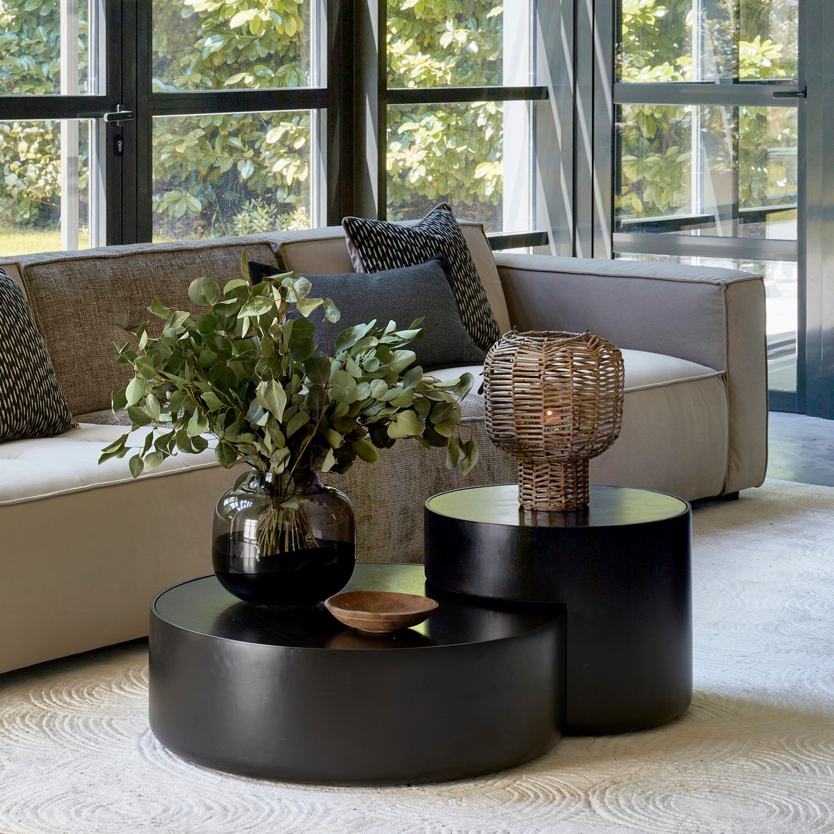 Rivièra Maison Couchtisch Hollywood Hills Schwarz als 2er Set aus Mangoholz und schwarzem Metall im modernen Design