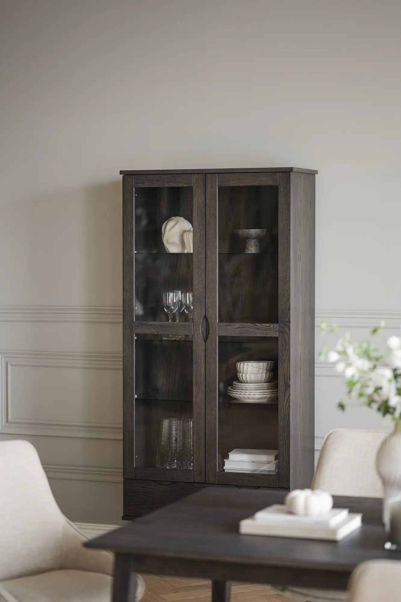 Vitrinenschrank VLIPPA H 185 cm mit 2 Türen Eiche dunkelbraun