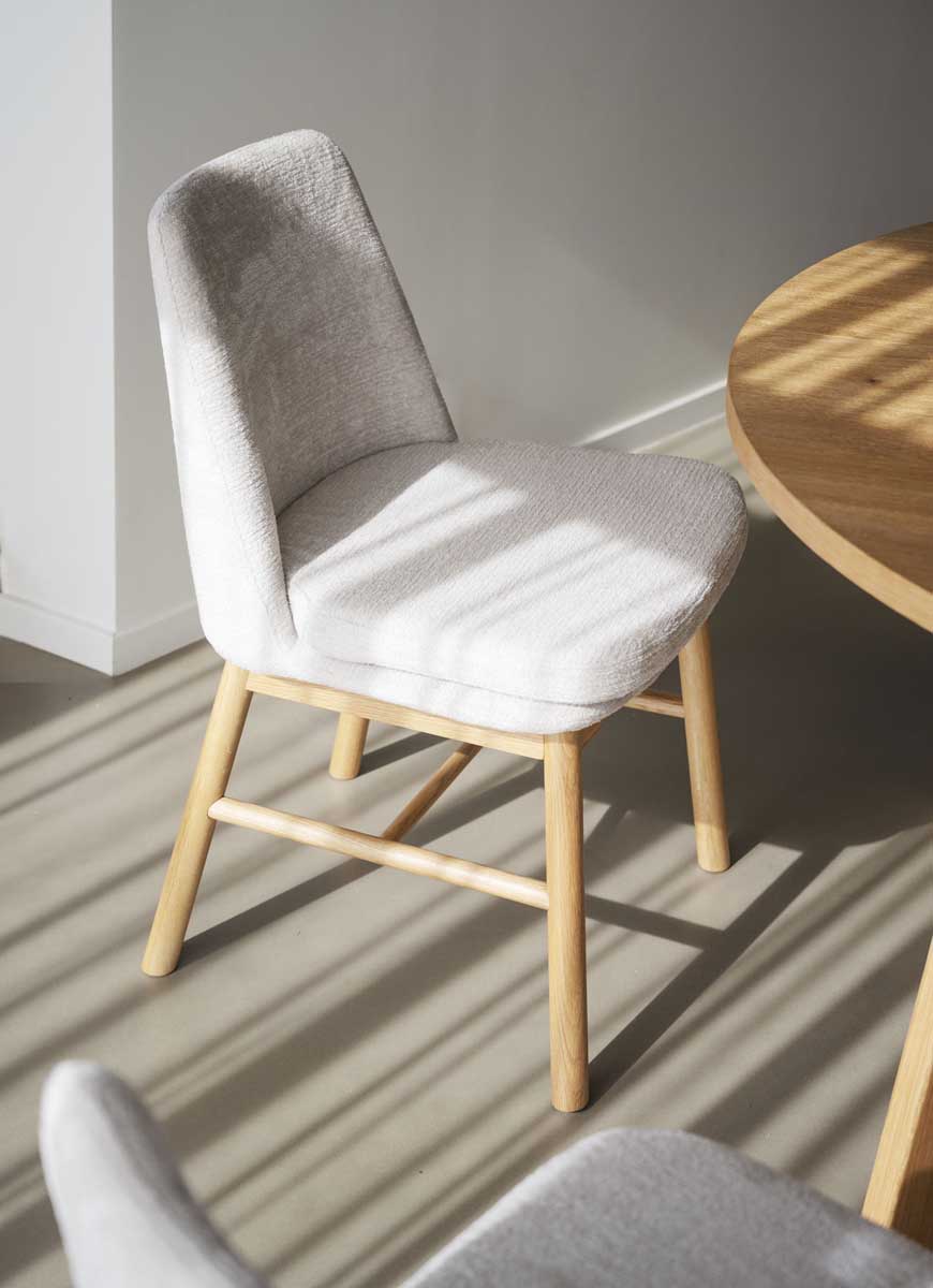 Esszimmerstuhl ALVA Stoff beige Beine aus Eiche