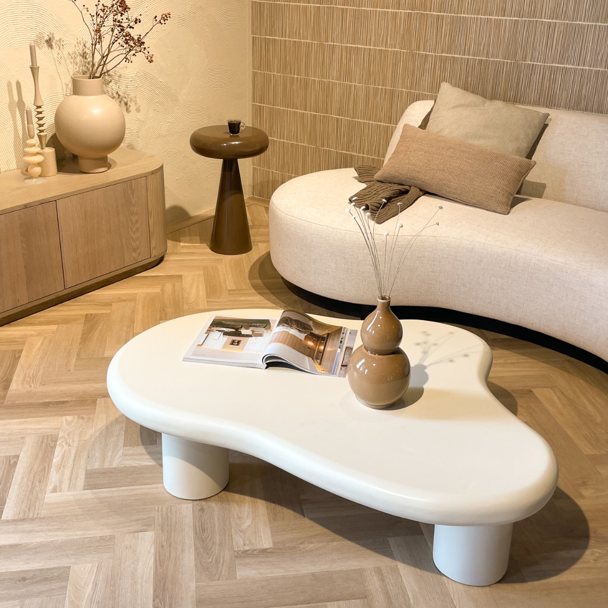 Couchtisch Feline 120 x 88 cm organisch MDF Beton Cremeweiß