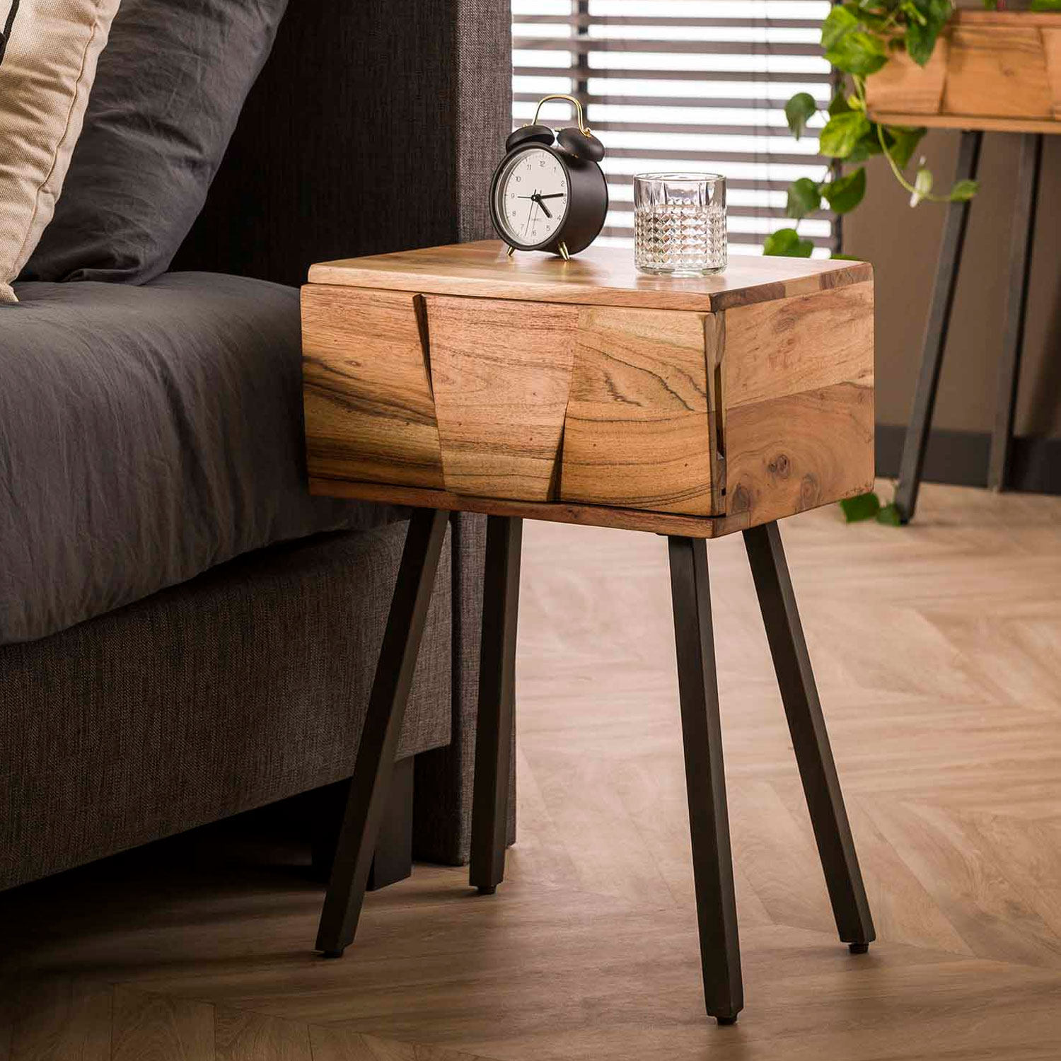 Nachttisch LEEN H 60 cm Akazie Massivholz natur
