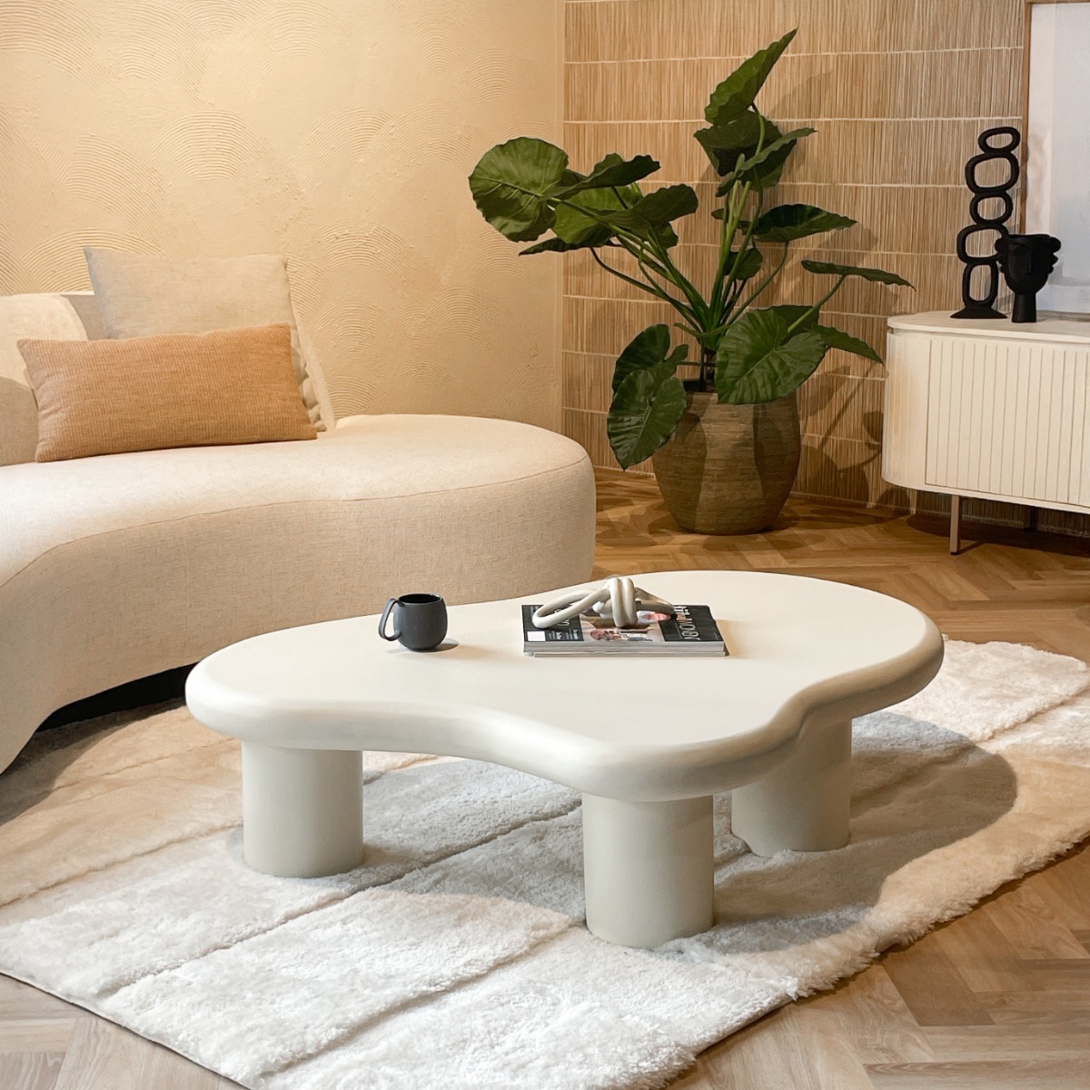 Couchtisch Feline 120 x 88 cm organisch MDF Beton Cremeweiß
