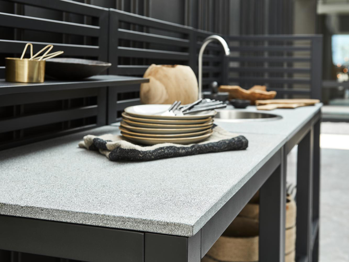 Außenküche BELLAC – Modular, Schwarz, mit Spülbecken & Granit-Arbeitsplatte
