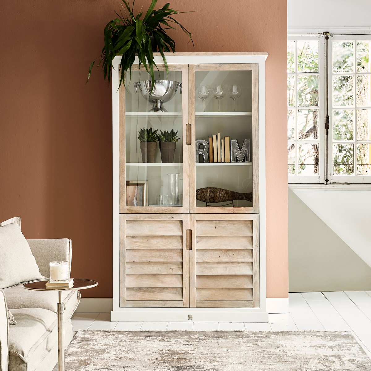 Rivièra Maison PACIFICA Vitrine 124 cm weiß natur mit Glastüren