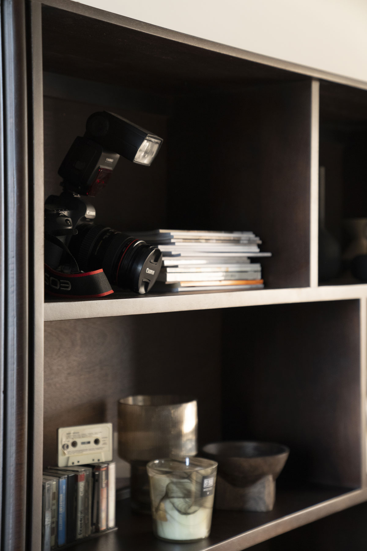 Bücherschrank Schrank Remi 4-türig Mangoholz braun