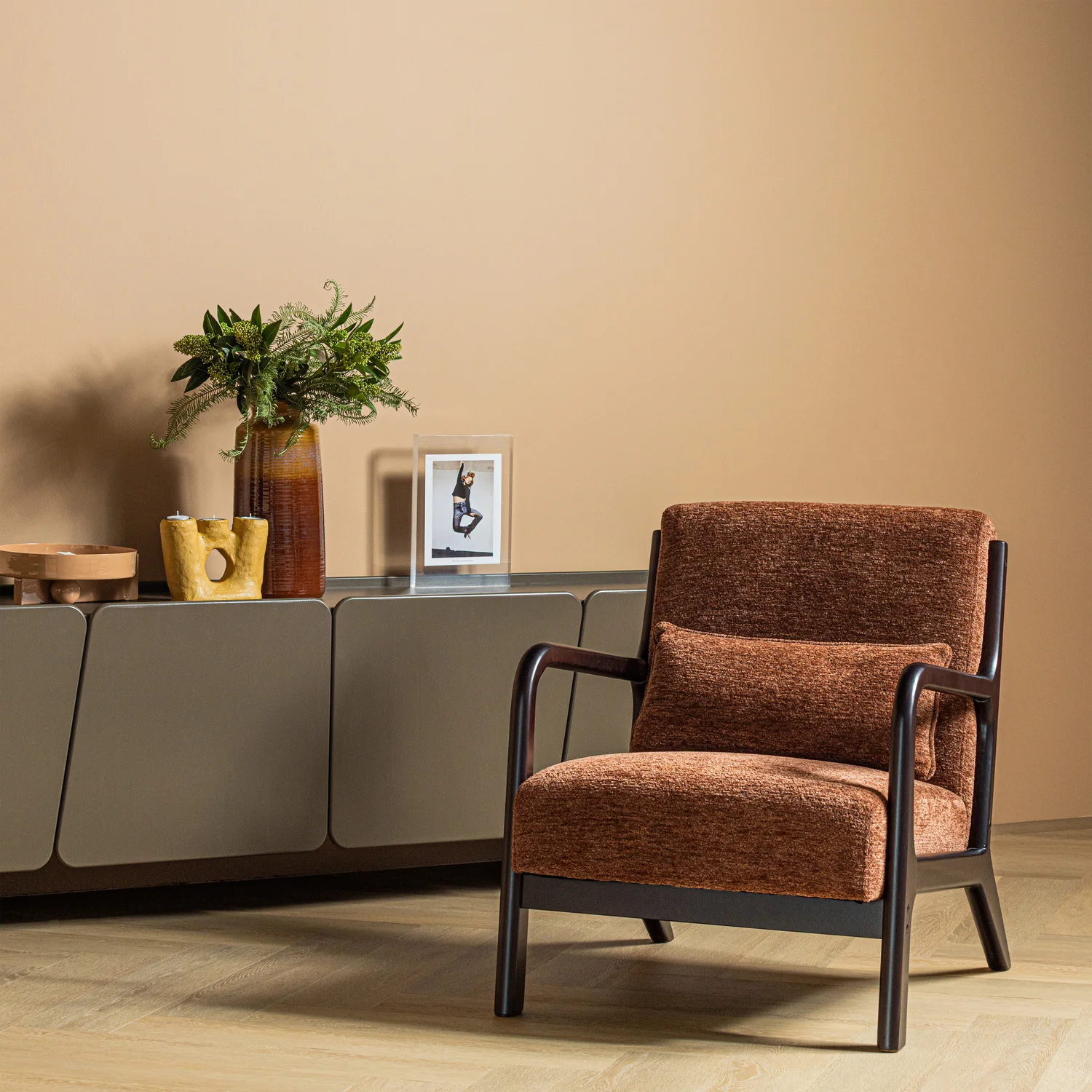 Mark Sessel Chenille braun – komfortabler Design-Sessel