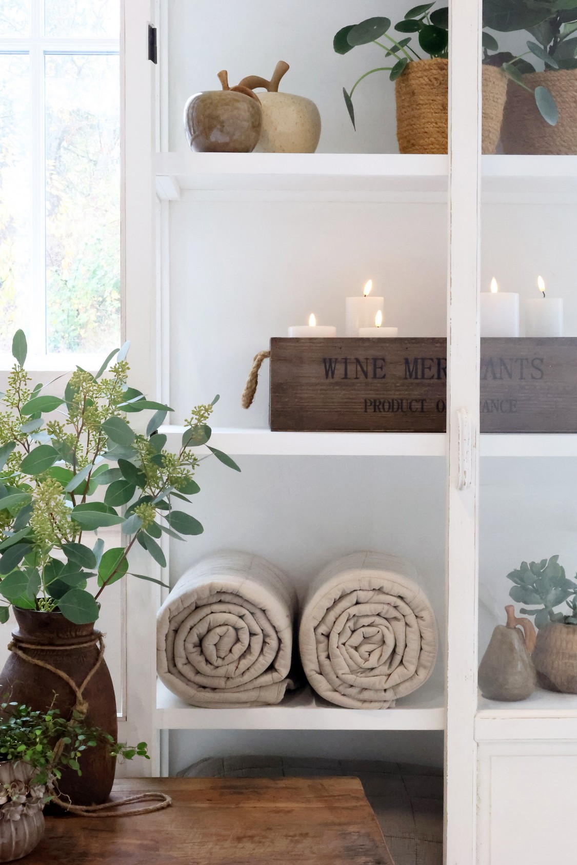 Vitrine Vitrinenschrank m. Glastüren antik creme