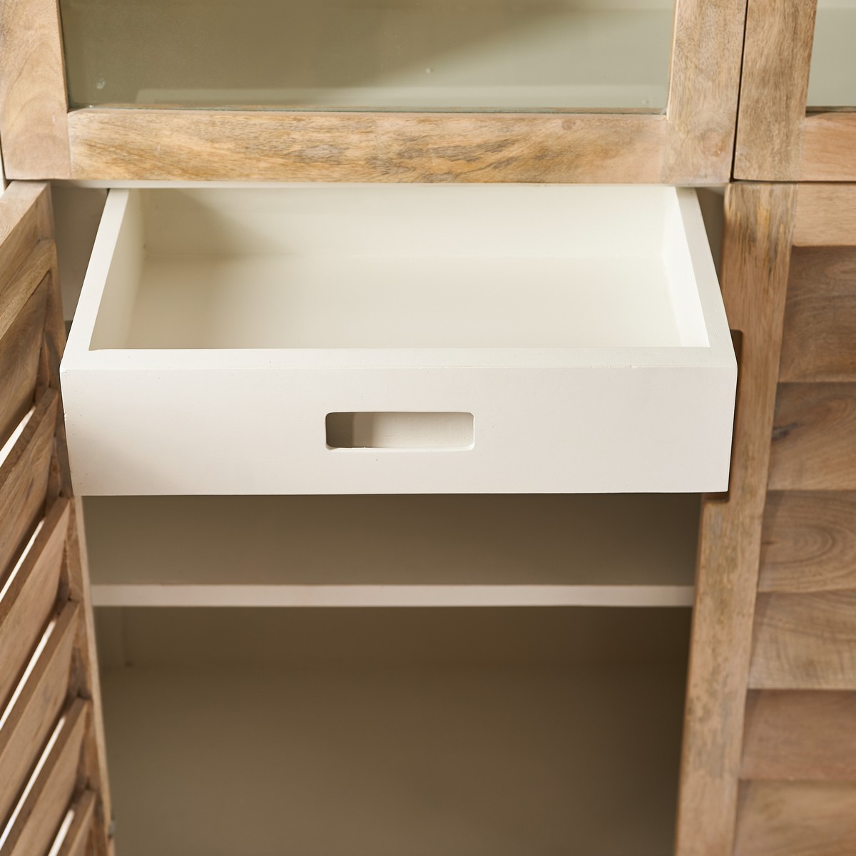 Rivièra Maison PACIFICA Vitrine 124 cm weiß natur mit Glastüren