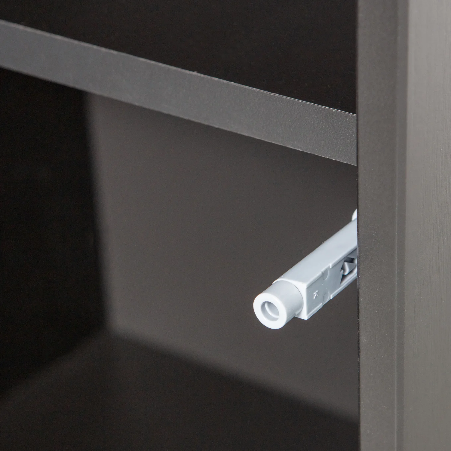 Aufbewahrungsschrank TEUN H 188 cm Kiefernholz tiefschwarz Holzschrank