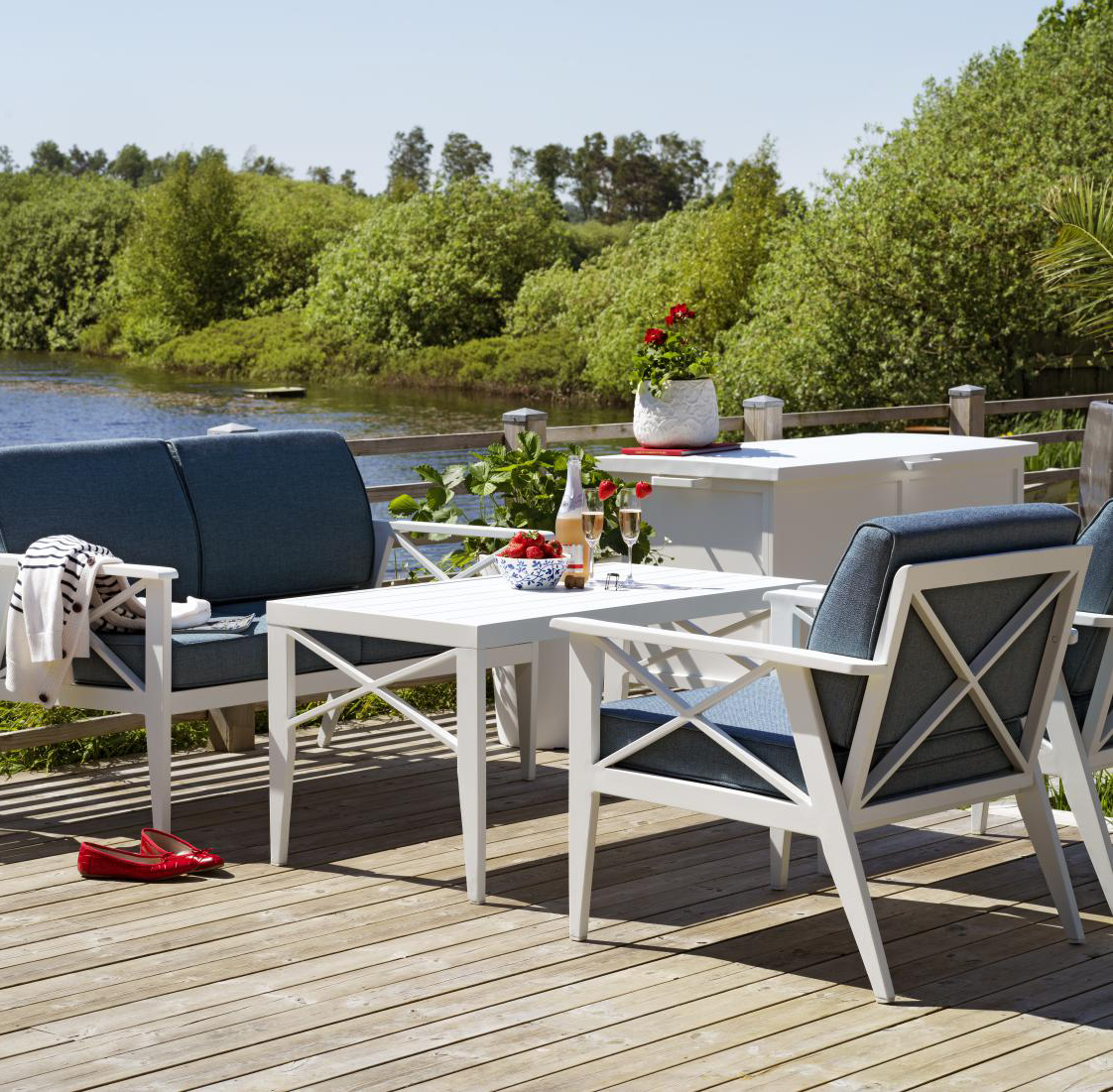 ANGEBOT! 4 tlg. Gartenmöbel Lounge Gruppe Aluminium weiss incl. blaue Kissen