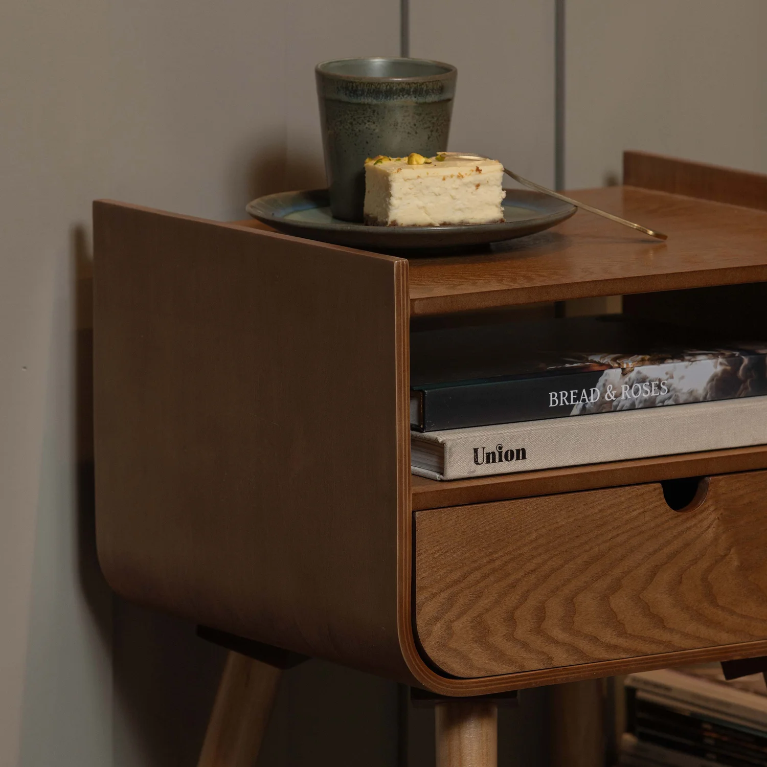 Nachtschränkchen NILS H 54 cm mit 1 Schublade MDF Holzdekor braun