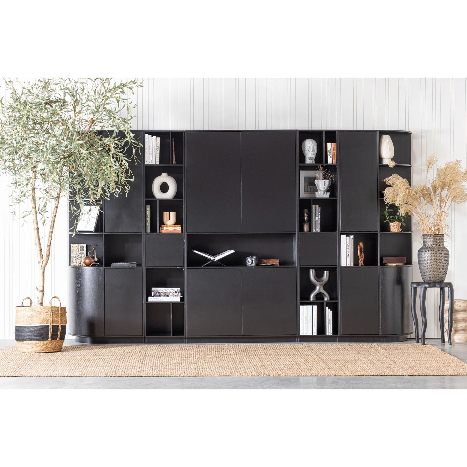 Schrank FINCA H 210 cm rund rechts Kiefer Massivholz tiefschwarz Aufbewahrungsschrank