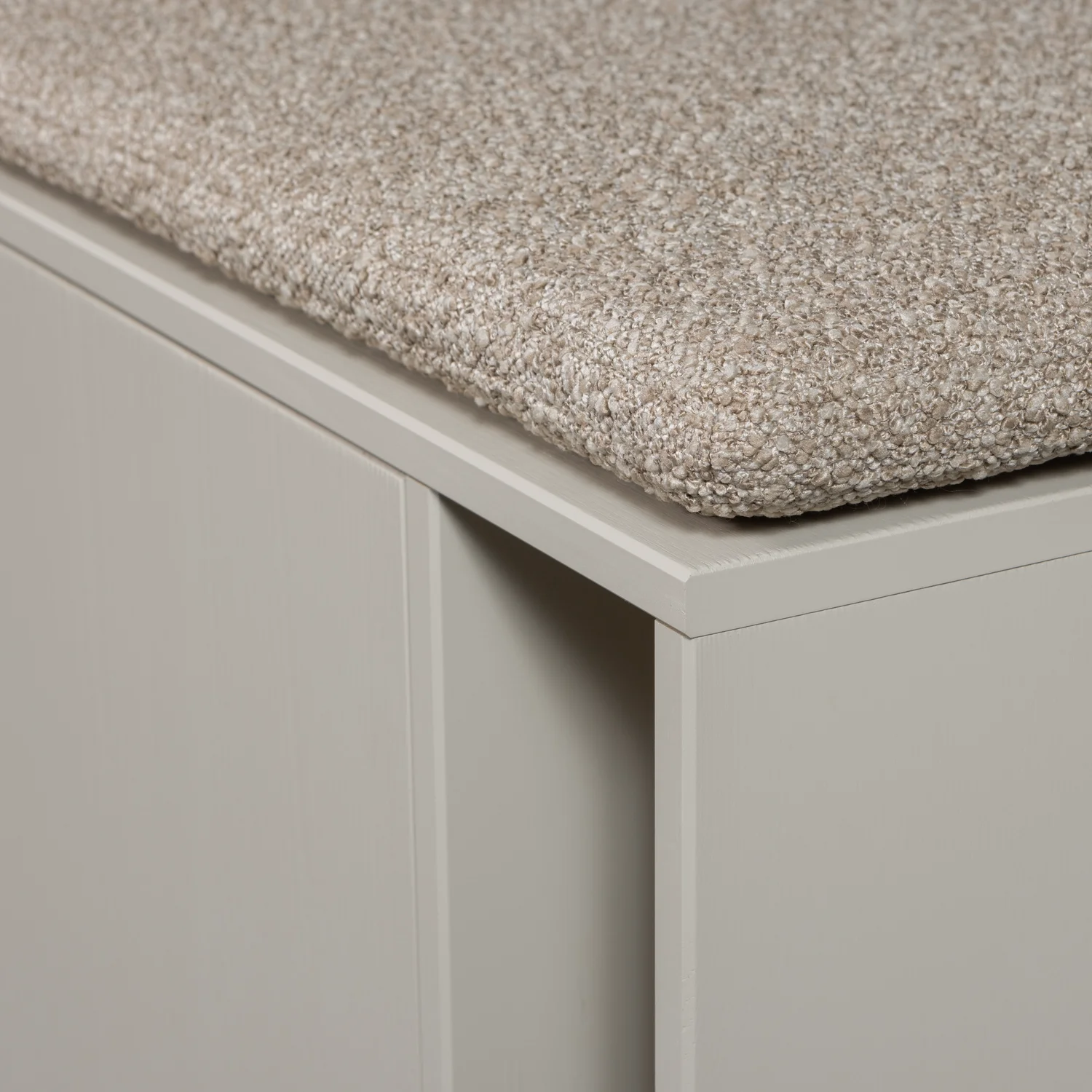 Sitzbank Bank Lowboard SETTLE DOWN mit Kissen 108 cm Kiefernholz staubgrau