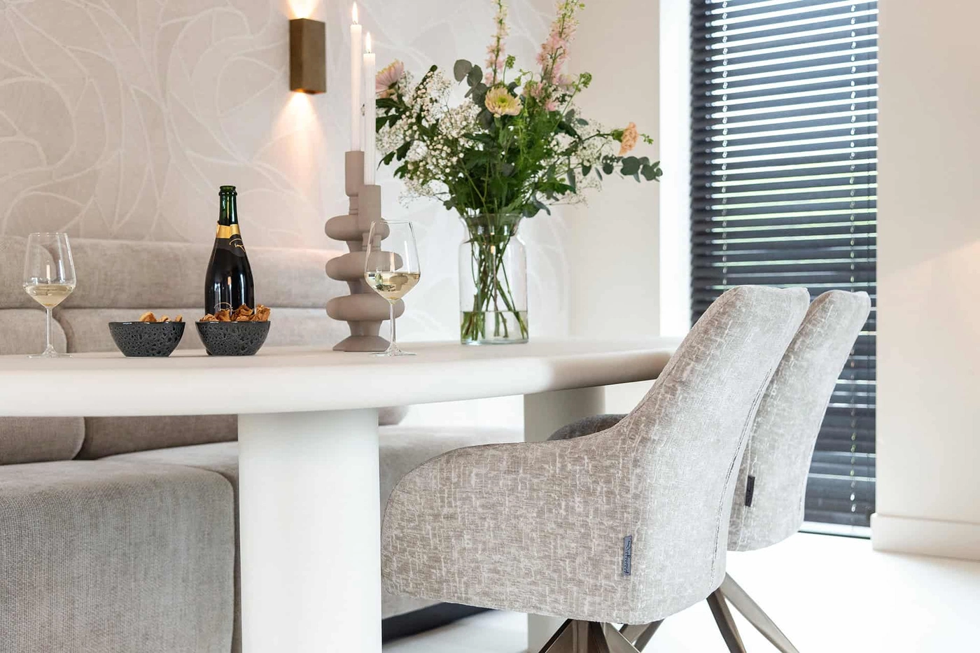 Esstisch Bloomstone 230 x 120 cm organisch Betonlook weiß