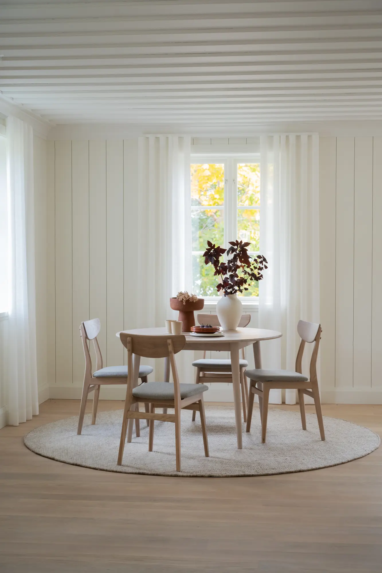 Esszimmergruppe VAIRMOUNT komplett Esstisch rund Ø 120 cm beige weiß mit 4 Stühlen