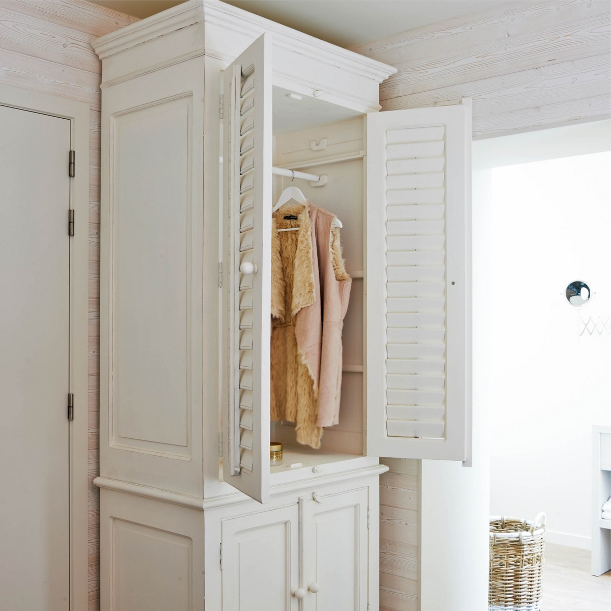 Rivièra Maison Kleiderschrank New Orleans Weiß aus Akazienholz