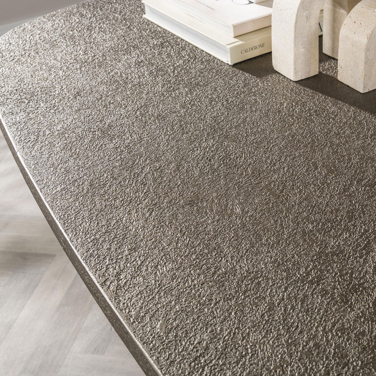 Esstisch MENNO 180 x 95 cm oval Holzplatte mit Metallic-Optik Metallgestell