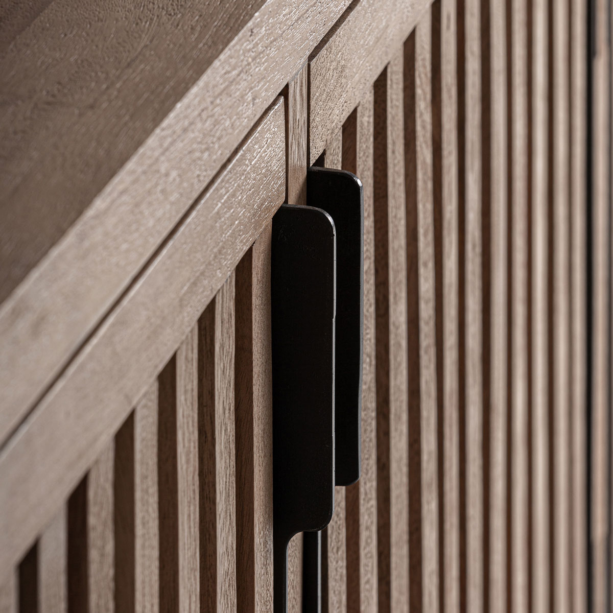 Sideboard GÀBIA 234 cm Mangoholz hellbraun Kommode