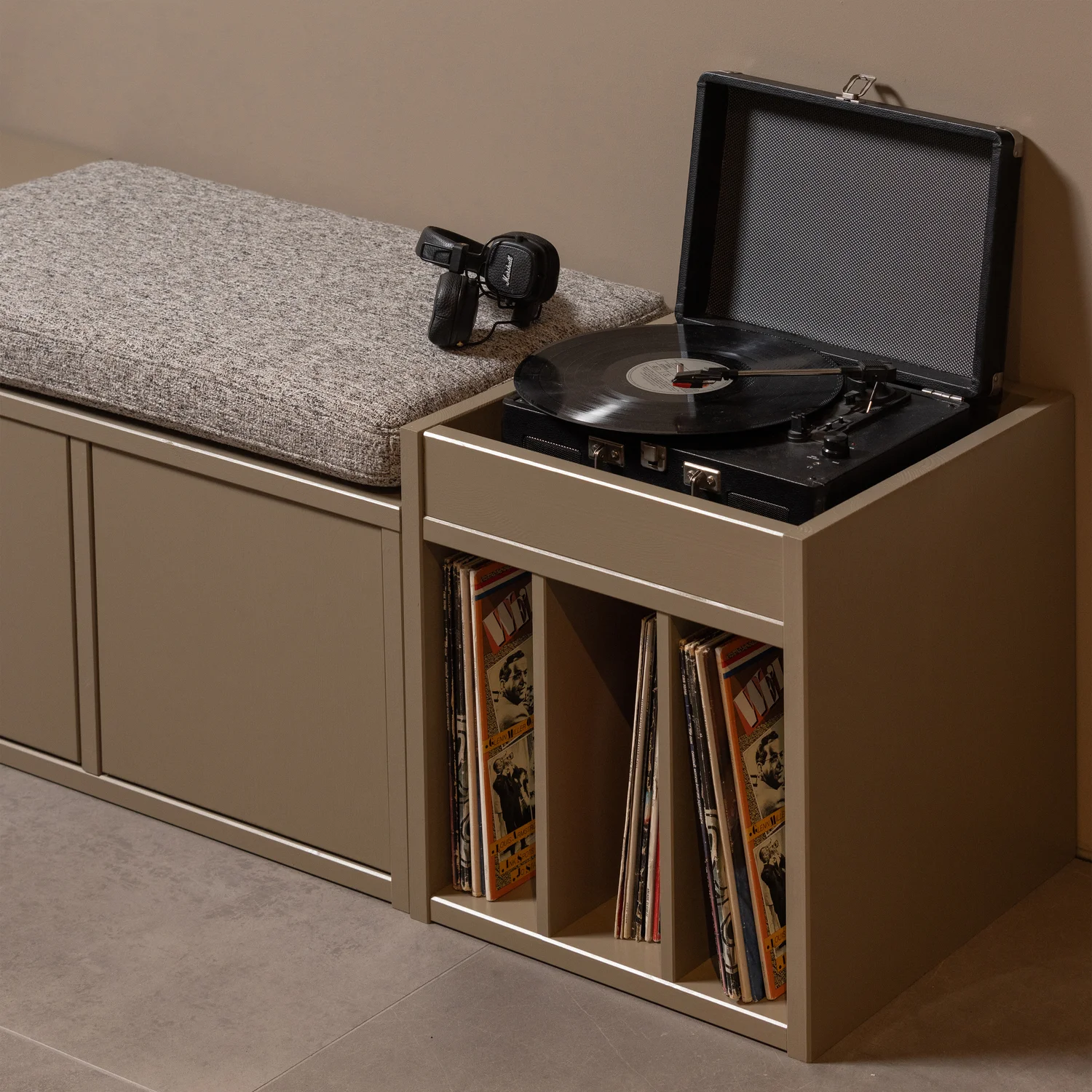 HIFI Schrank TURNER LP Regal Kommode Kiefernholz Massivholz schlammfarben