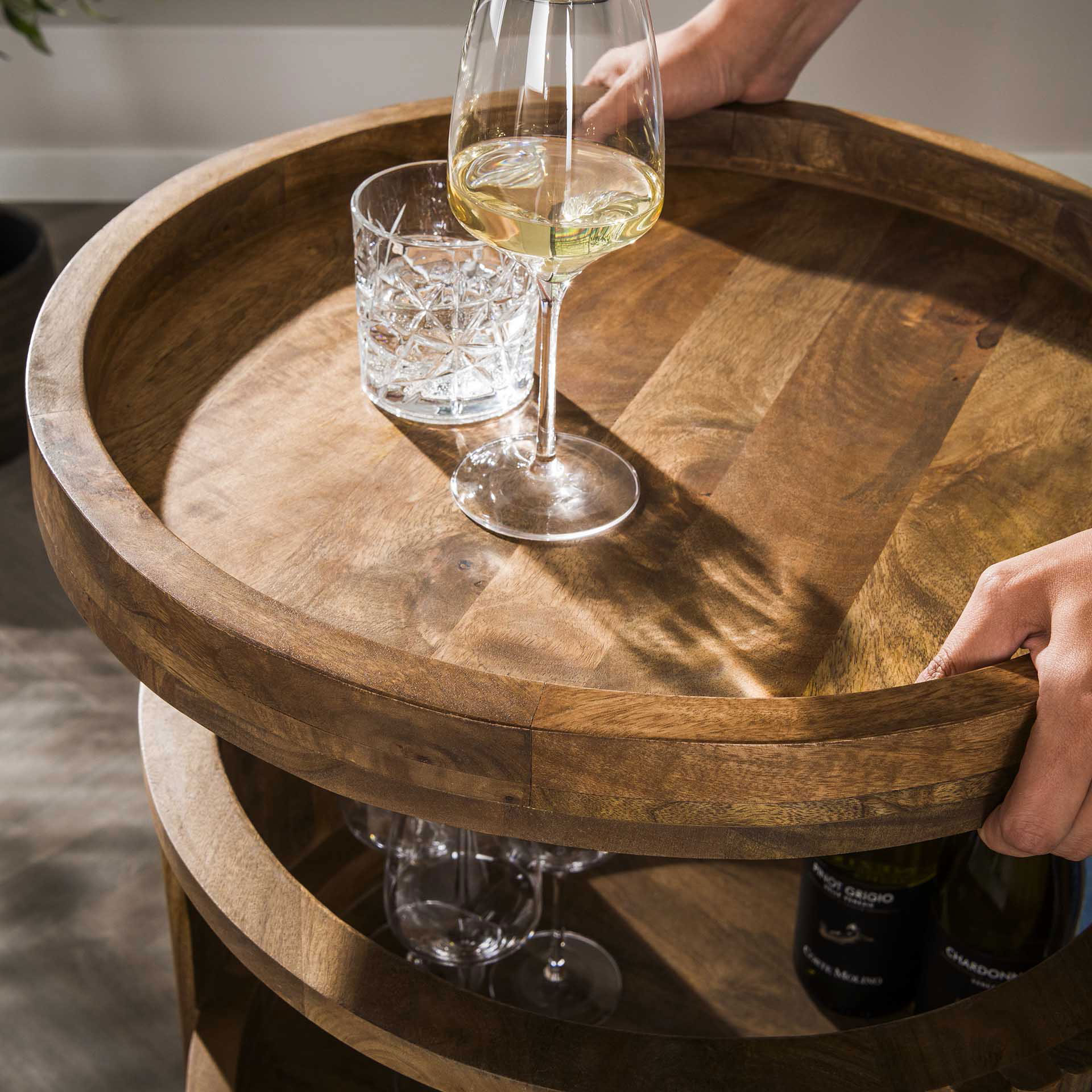 Weintrolley SWELL mit Tablett Mango Massivholz sand Trolley auf Rollen Beistelltisch 