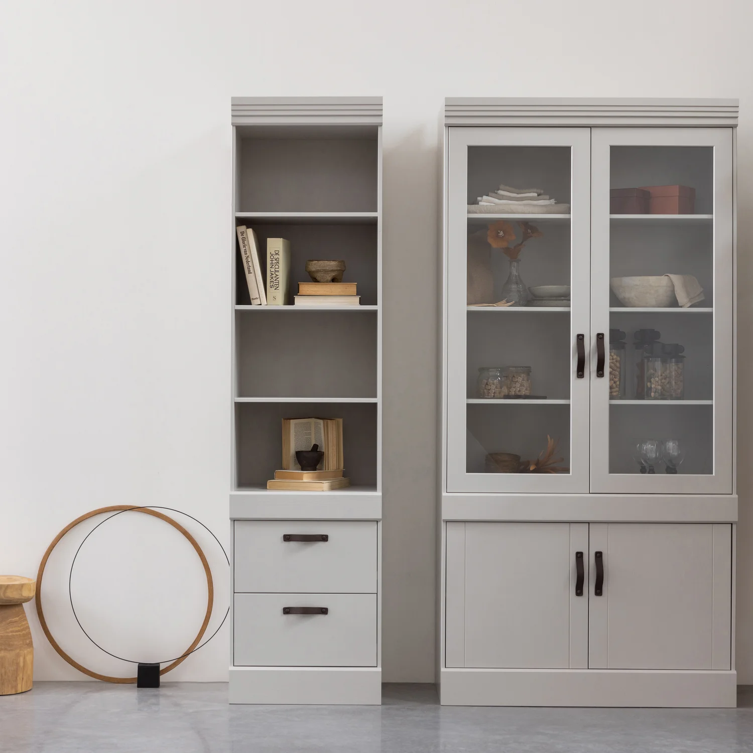 Bücherschrank Schrank BOLD mit 2 Schubladen Kiefernholz schneeweiss
