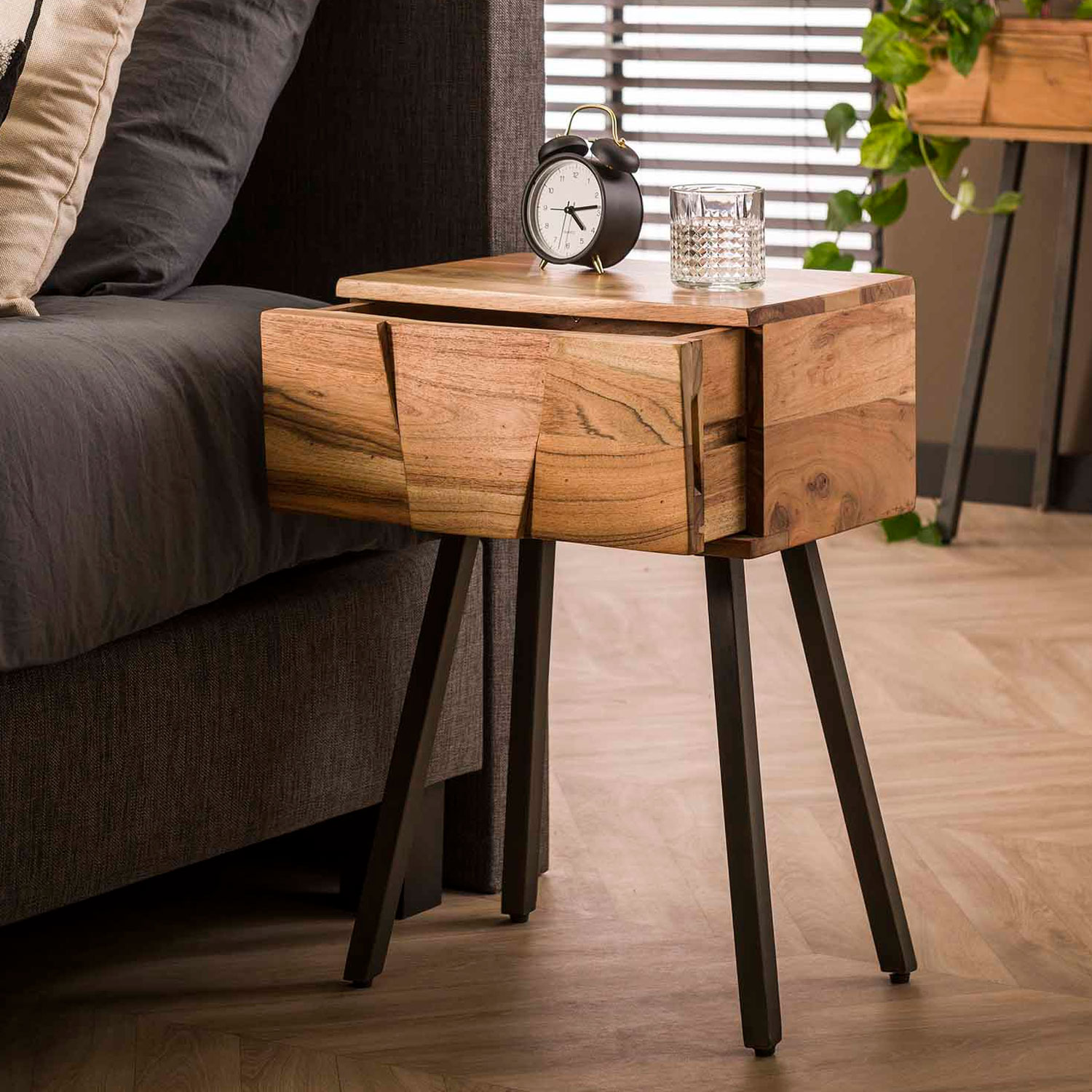Nachttisch LEEN H 60 cm Akazie Massivholz natur