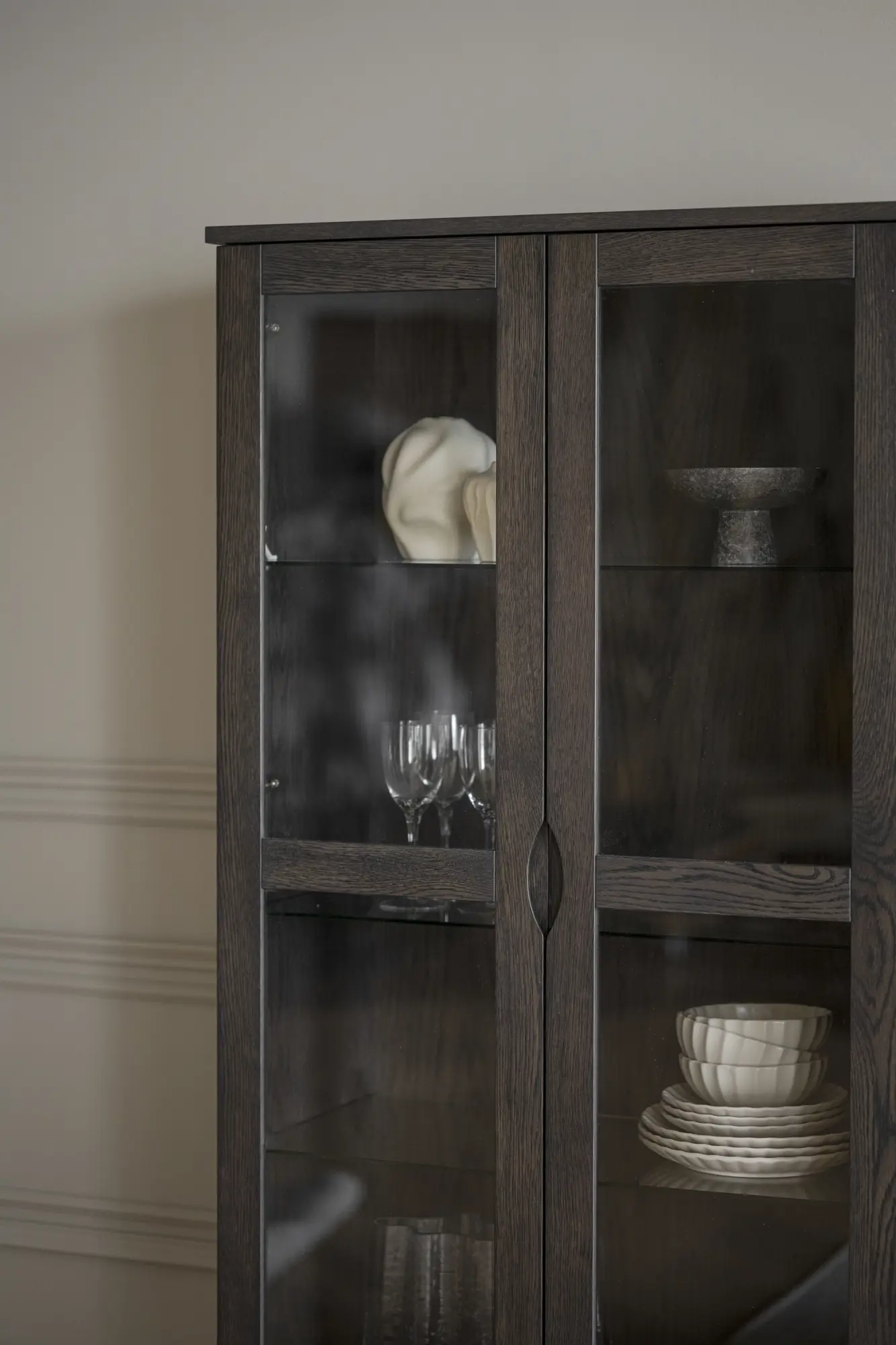 Vitrinenschrank VLIPPA H 185 cm mit 2 Türen Eiche dunkelbraun