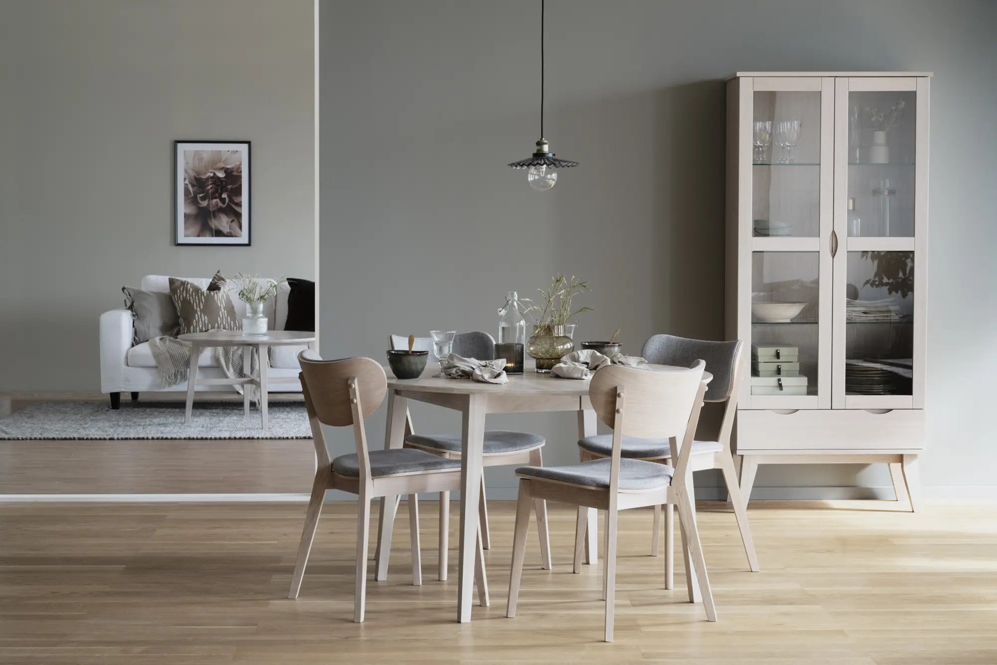 Vitrinenschrank VLIPPA H 185 cm mit 2 Türen Eiche white wash