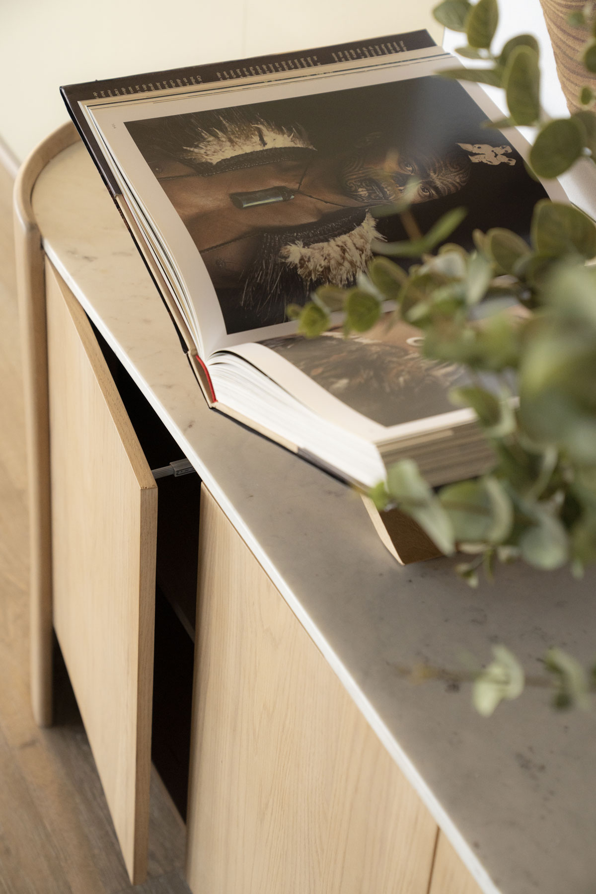 Sideboard Don 165 cm mit 3 Türen Eiche Marmor