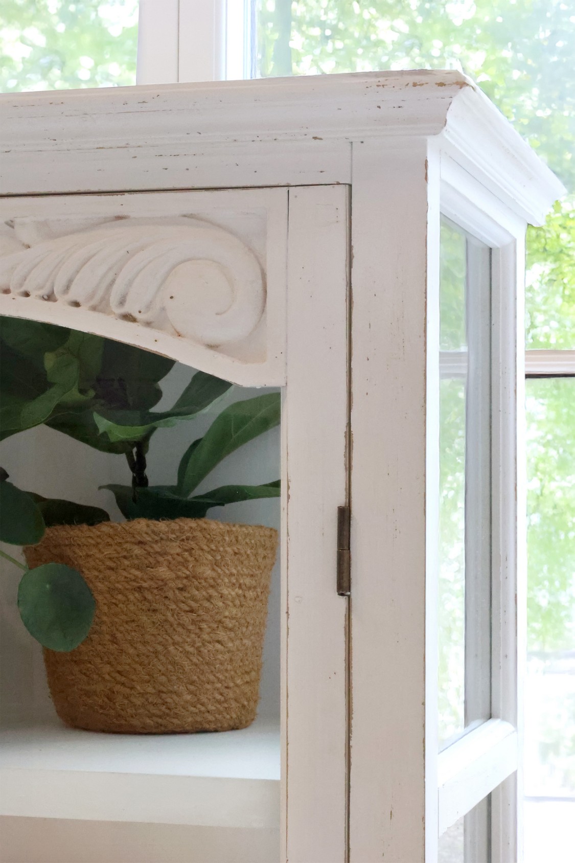 Vitrine Vitrinenschrank m. Glastüren antik creme