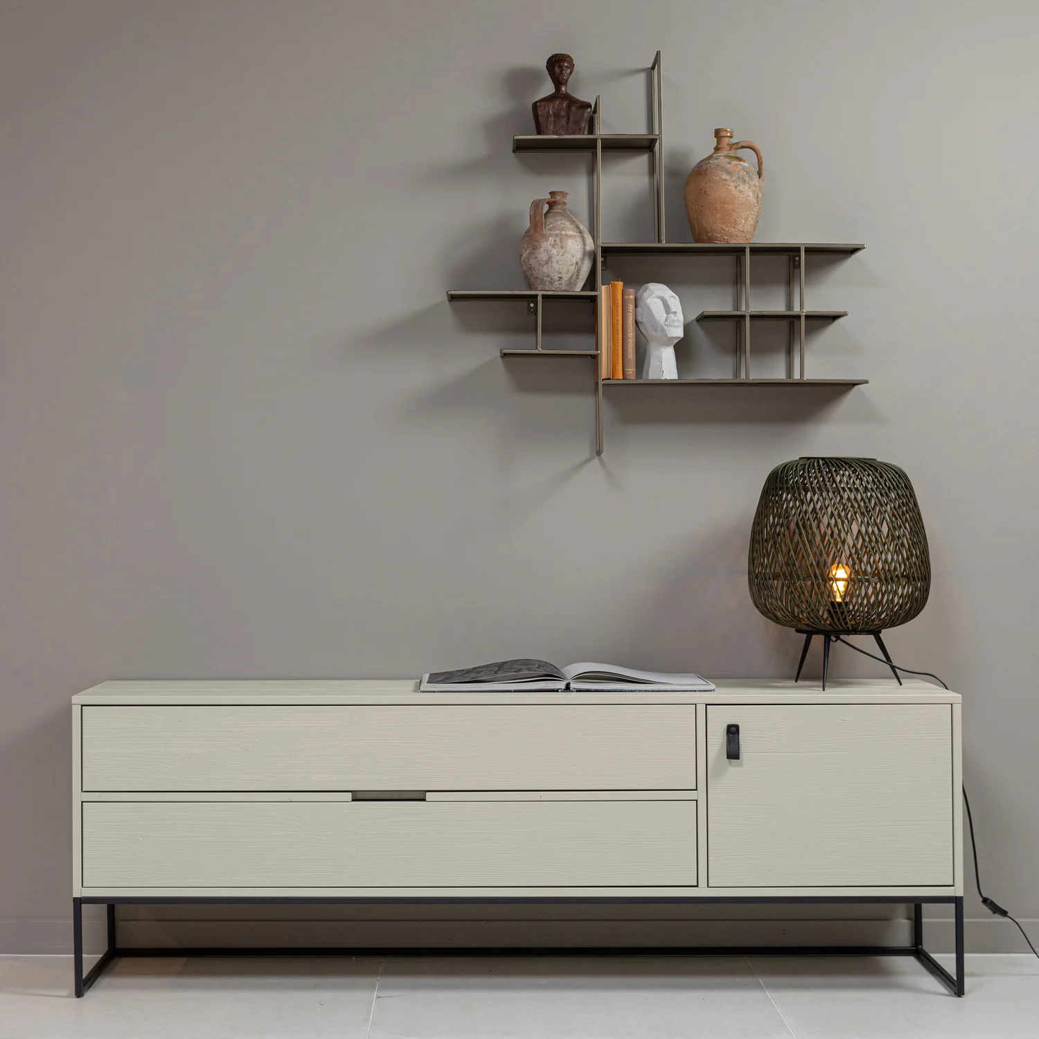 TV Möbel Lowboard SILAS 180 cm Kiefernholz hellgrau Metall schwarz