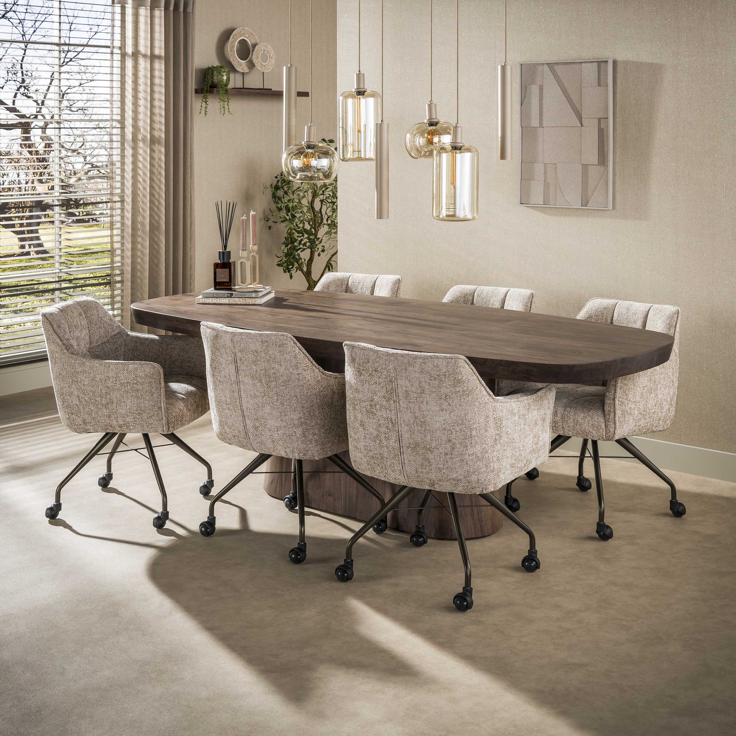Esstisch ROMA – Ovaler Design-Esstisch aus massiver Akazie 240 cm