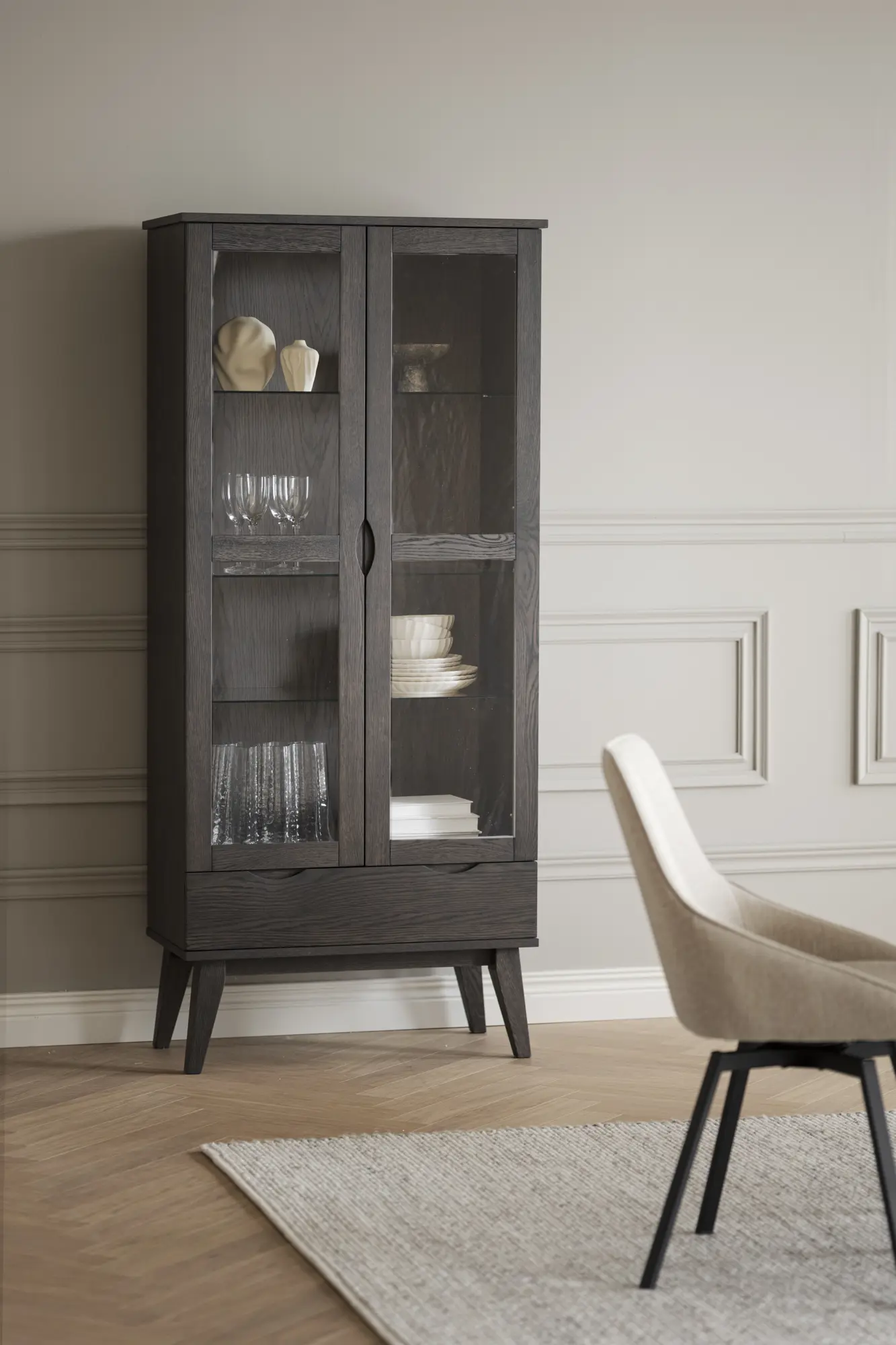 Vitrinenschrank VLIPPA H 185 cm mit 2 Türen Eiche dunkelbraun