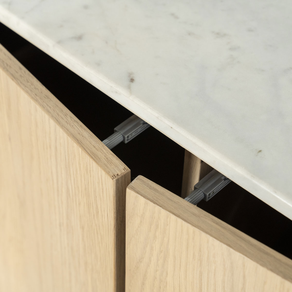 Sideboard Don 165 cm mit 3 Türen Eiche Marmor