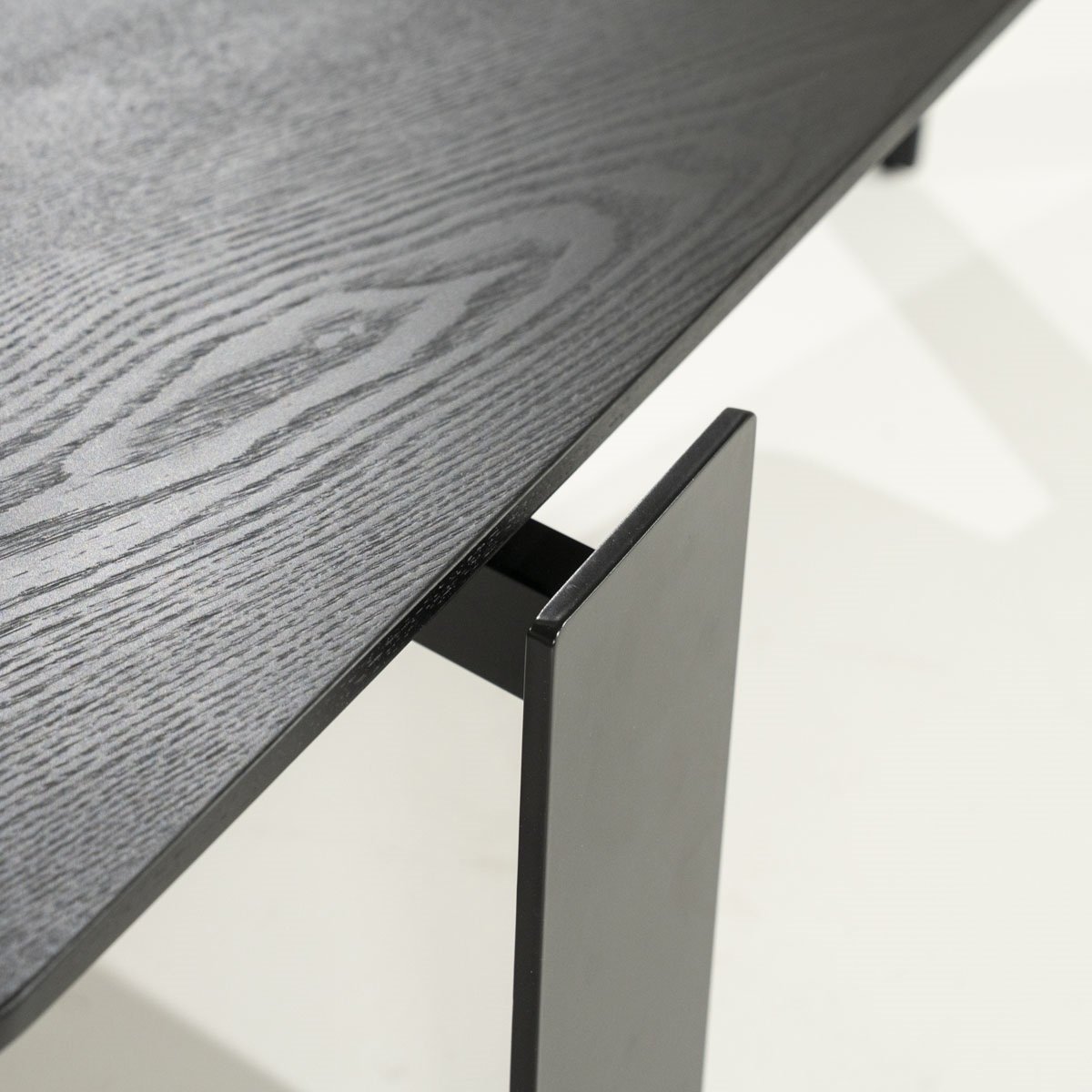 Couchtisch Robert 150 x 70 cm Eschenholz Furnier schwarz Metall 