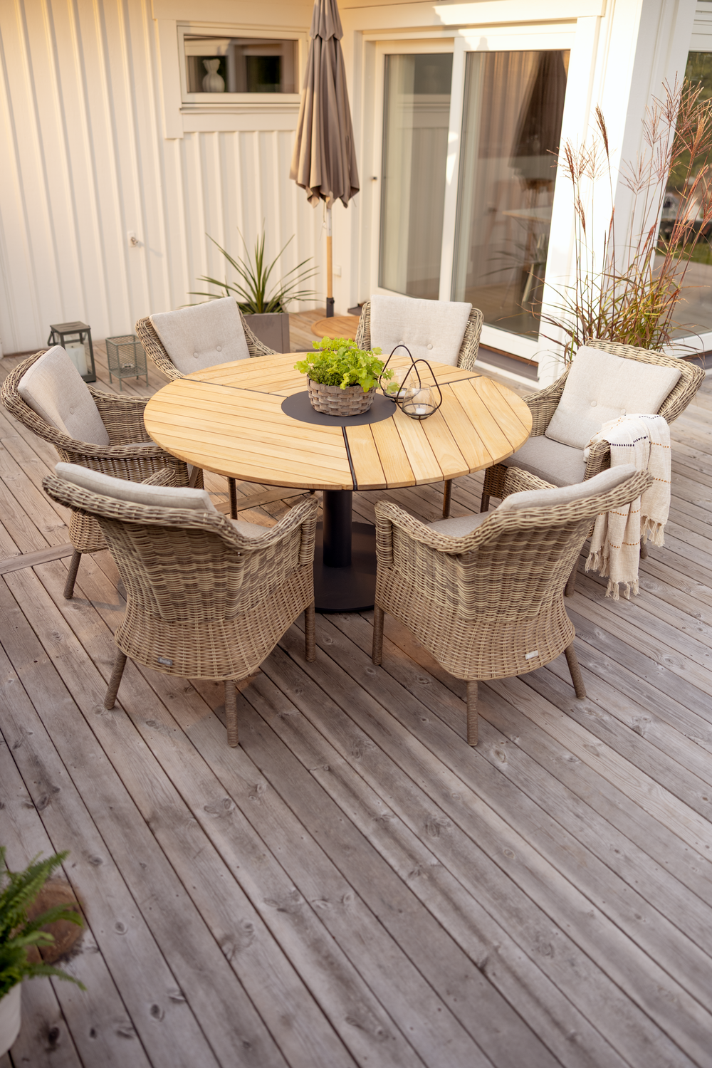 Gartentisch Peace Ø 150 cm rund Teakholz  