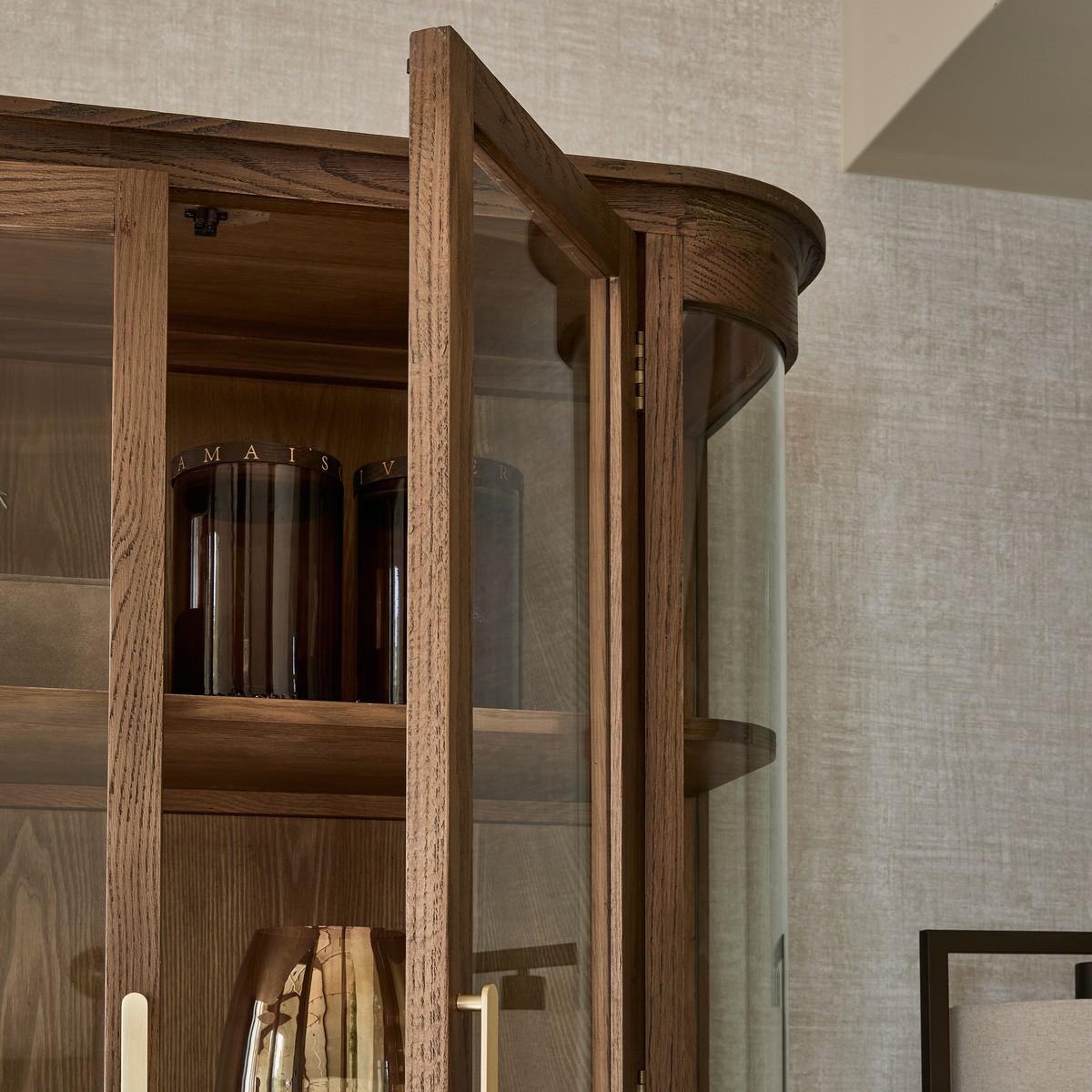 Vitrinenschrank Waldorf 110 cm aus recyceltem Eichenholz Braun