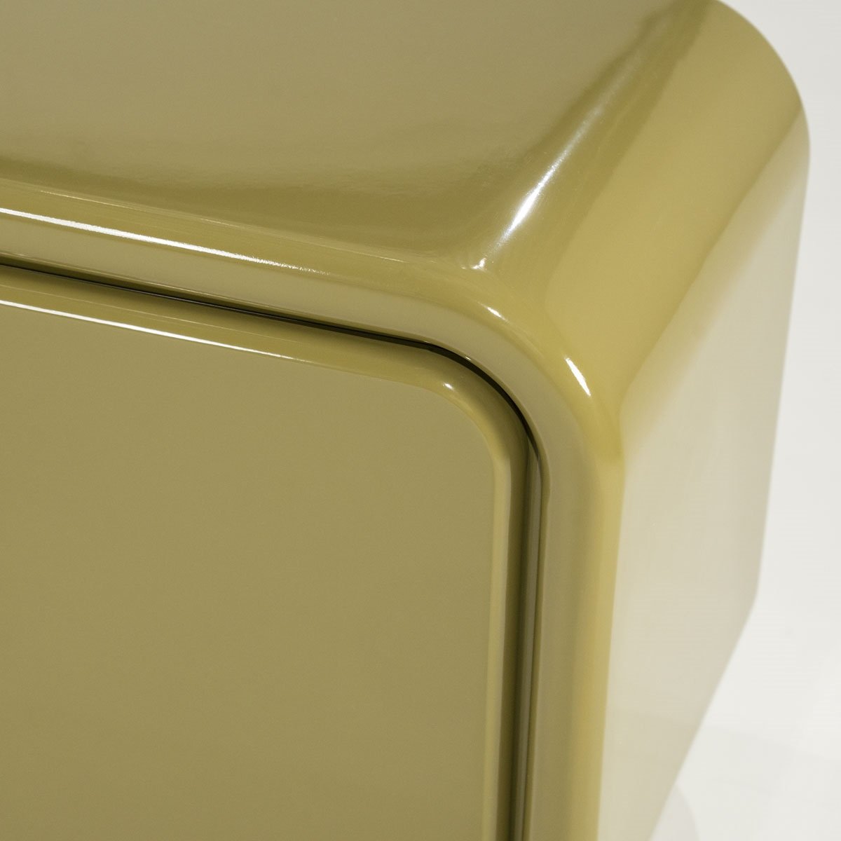 TV Möbel Lowboard Gubby 176 cm mit 4 Türen MDF High Gloss grün