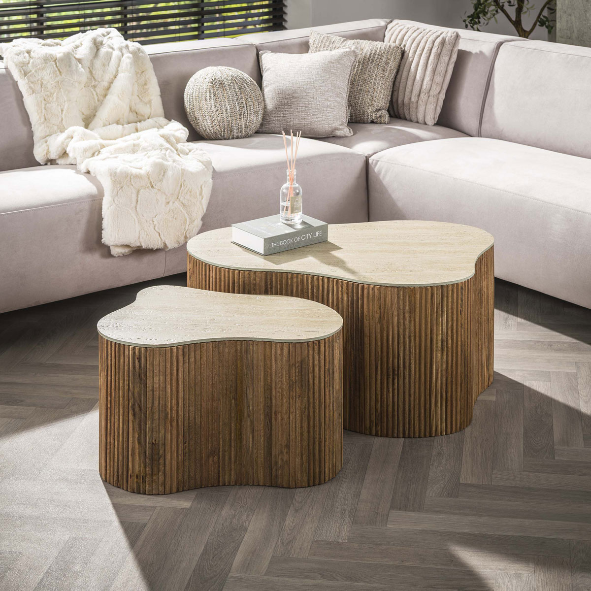 2er Set Couchtisch FLUVIO organisch Keramik Travertinoptik Mangoholz sandfarben