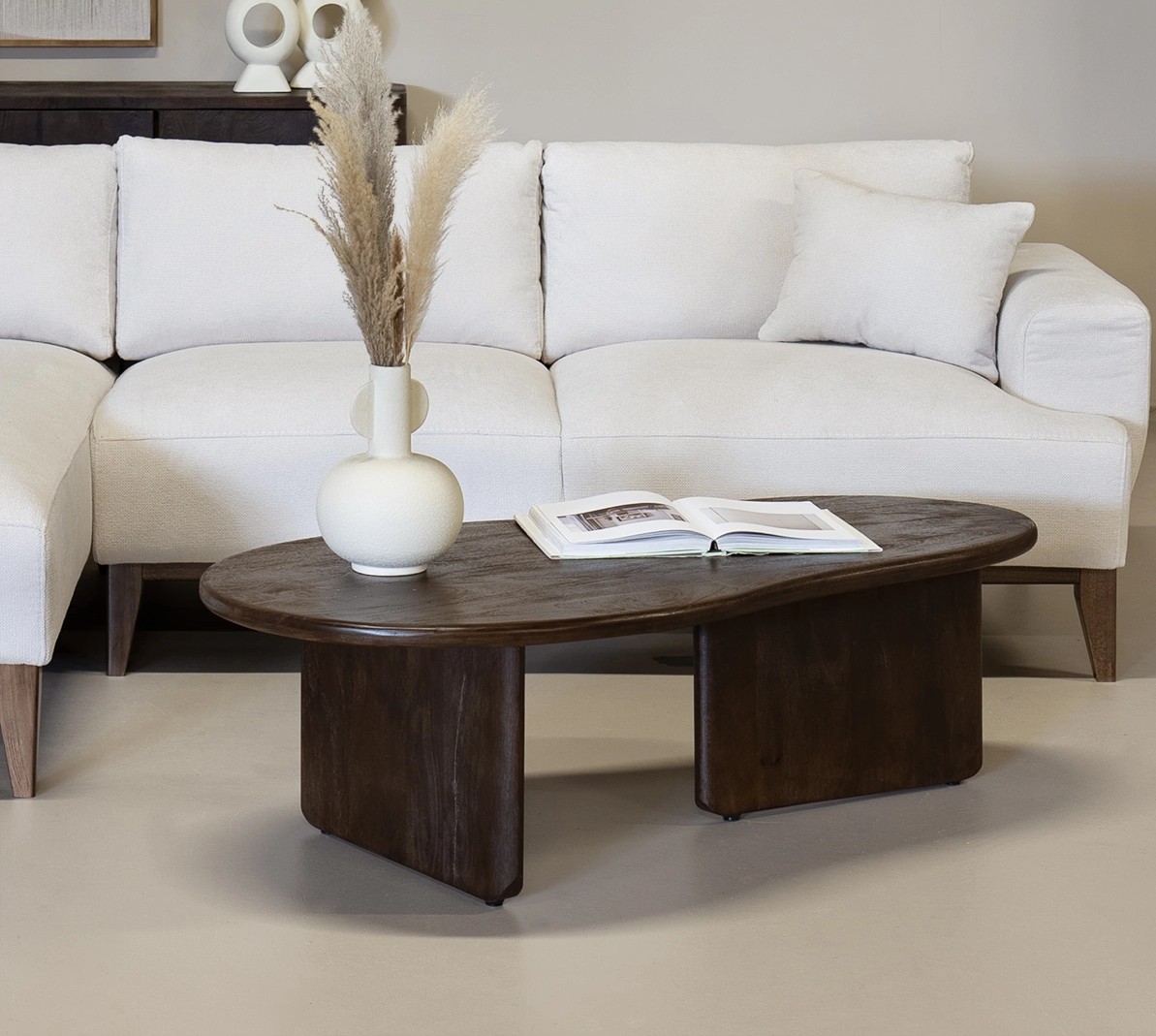 Couchtisch MIRA 130 x 65 cm organisch Mangoholz braun