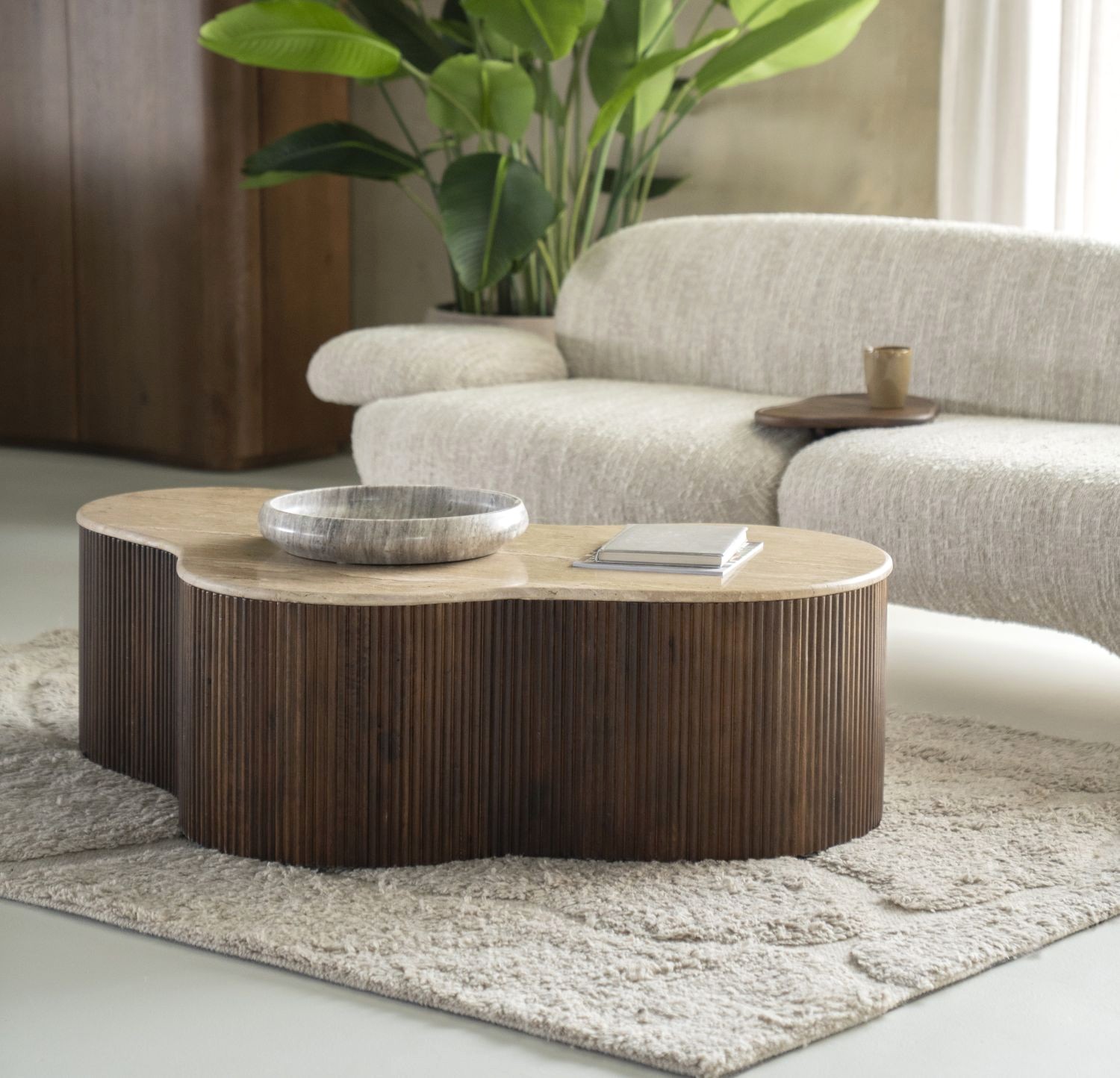 Couchtisch BARI 129 x 84 cm Travertin Naturstein organisch