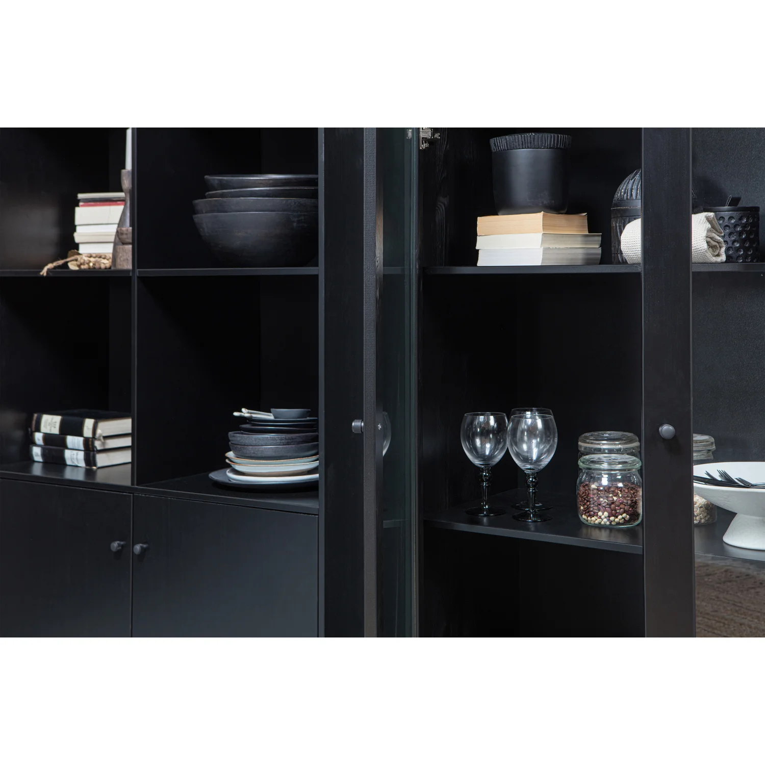 woood Vitrinenschrank XAM H 155 cm Schrank Holzschrank Kiefernholz schwarz